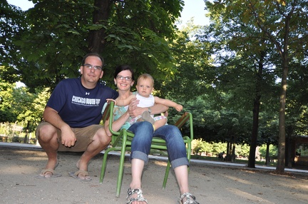Family photo where daddy proposed in the Tuileries1